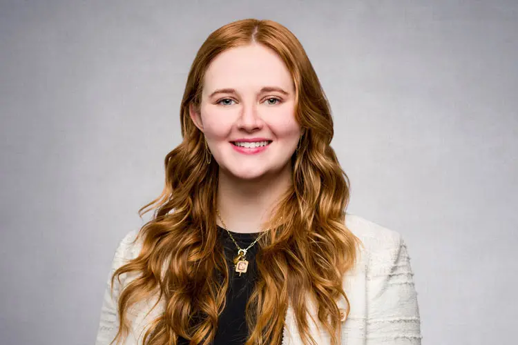 Amanda Hoeffer headshot